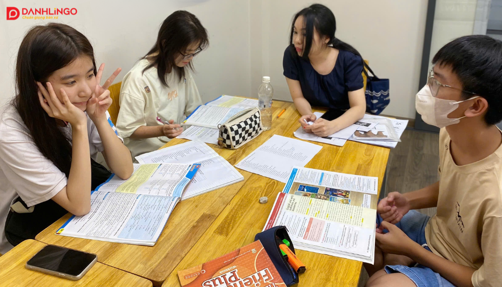 lop hoc tieng anh giao tiep quan 3 02