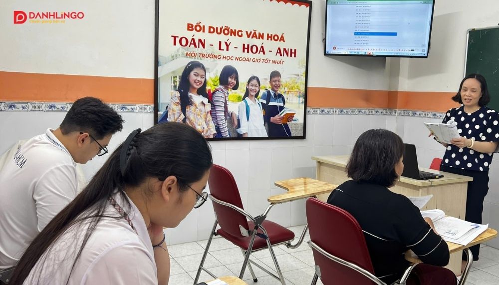 lop hoc tieng hoa quan tan phu chu de 1 04